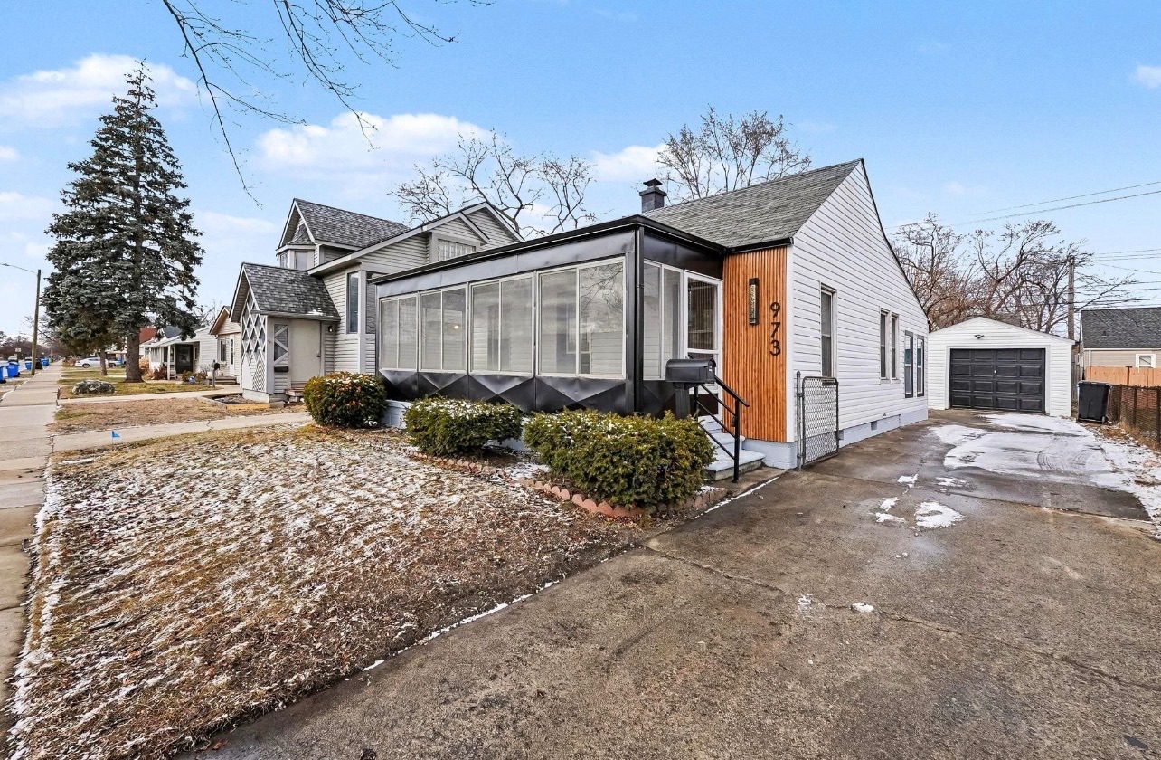 973 E Guthrie Ave renovada