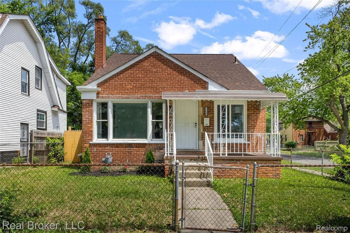 15000 Stansbury St renovada